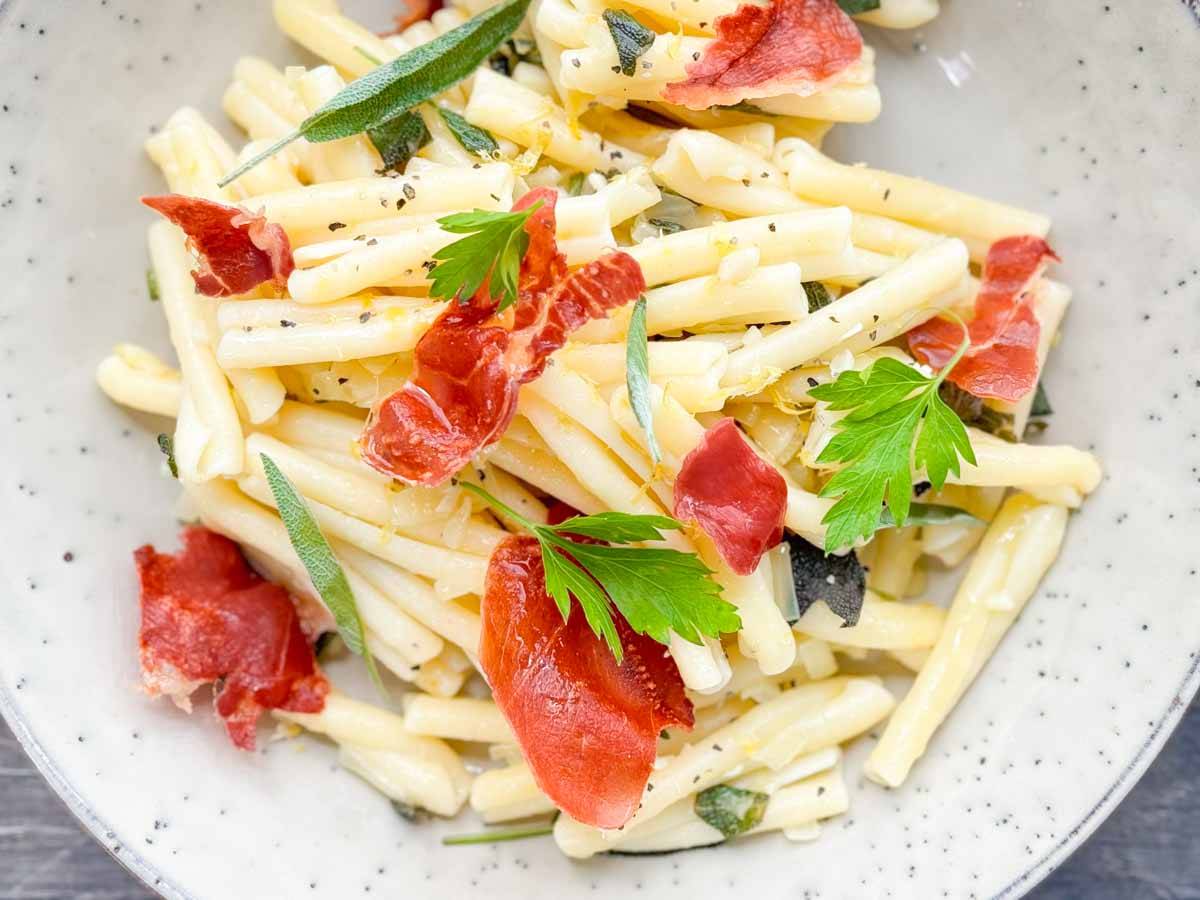 bowl with casareccia and baked dried ham